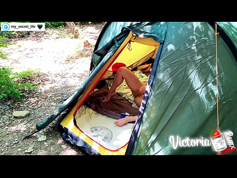 ❤️ Gefilmd op camera Gepassioneerd aftrekken Vreemdeling in een tent Super sex at nl.hentaisaturn.ru ❤
