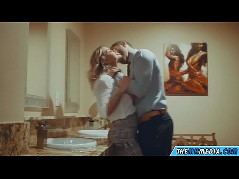 ❤️ Wanneer een rondborstige blondine je verleidt in een openbaar toilet Super sex at nl.hentaisaturn.ru ❤
